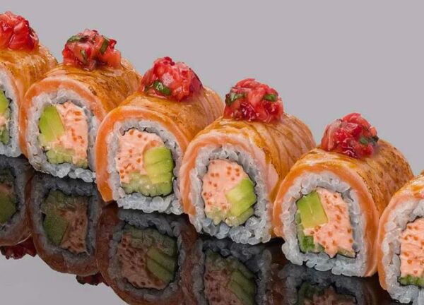 Масс-маркет против высокой кухни: 5 незаметных деталей, отличающих премиальные роллы